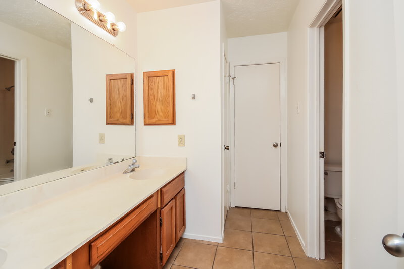 1,990/Mo, 16823 Quail Crest Ct Missouri City, TX 77489 Bathroom View 2