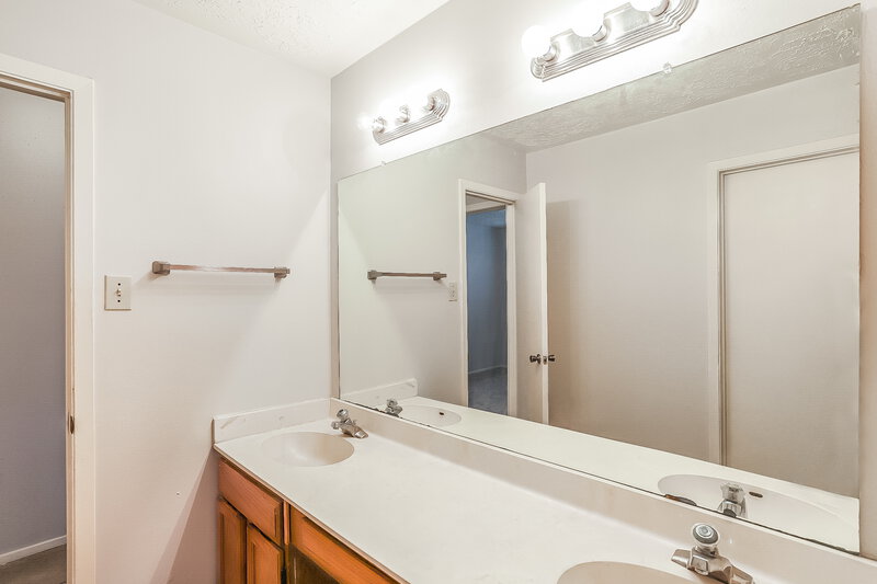 1,990/Mo, 16823 Quail Crest Ct Missouri City, TX 77489 Bathroom View 3