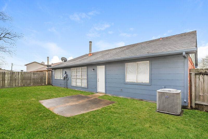 1,990/Mo, 16823 Quail Crest Ct Missouri City, TX 77489 Rear View 4