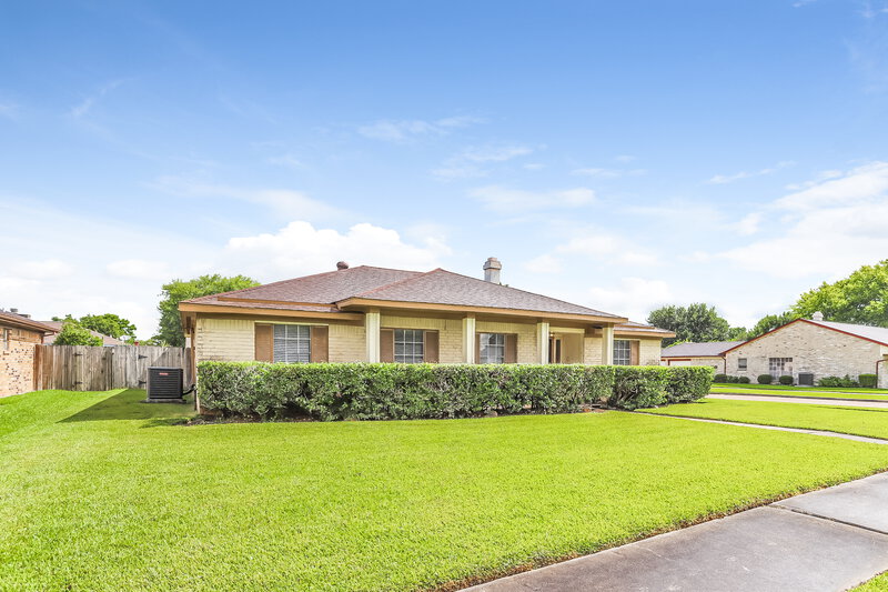 1,770/Mo, 1302 Mossridge Dr Missouri City, TX 77489 Front View 2
