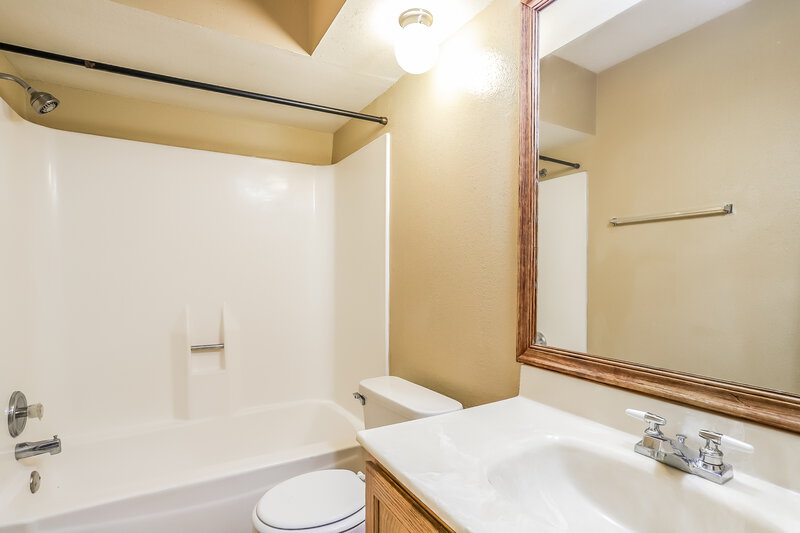 1,770/Mo, 1302 Mossridge Dr Missouri City, TX 77489 Bathroom View