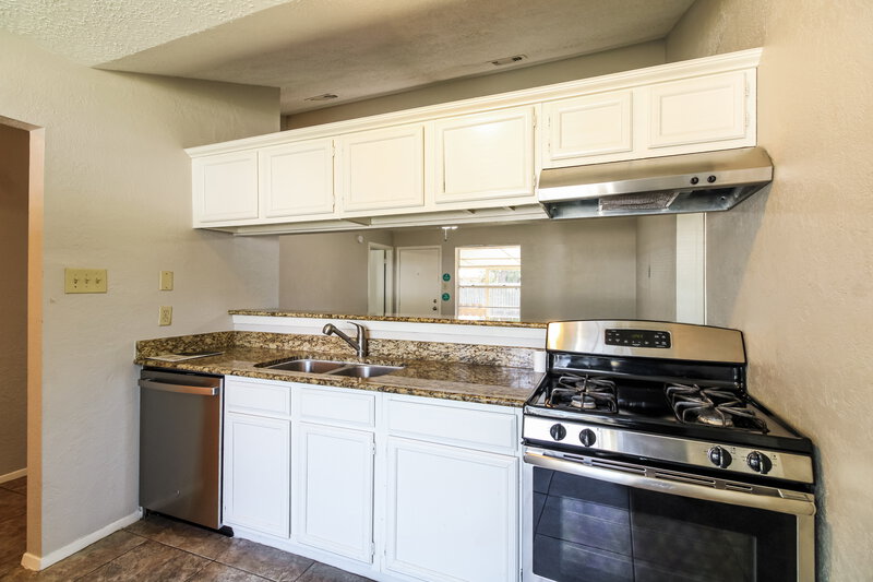 1,715/Mo, 2631 Indian Trail Dr Missouri City, TX 77489 Kitchen View 2