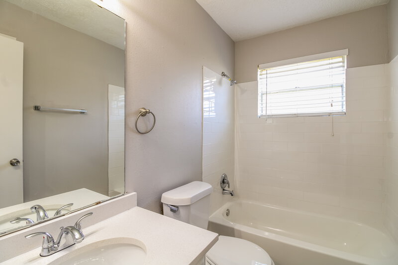 1,715/Mo, 2631 Indian Trail Dr Missouri City, TX 77489 Bathroom View