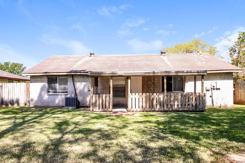 1,715/Mo, 2631 Indian Trail Dr Missouri City, TX 77489 Rear View