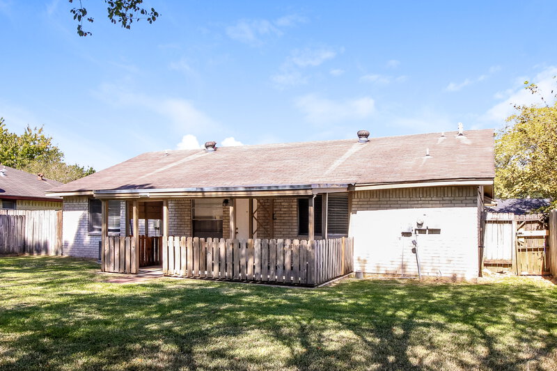 1,715/Mo, 2631 Indian Trail Dr Missouri City, TX 77489 Rear View 2
