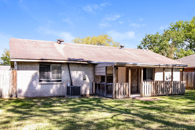 1,715/Mo, 2631 Indian Trail Dr Missouri City, TX 77489 Rear View 3