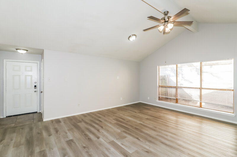 1,750/Mo, 1418 Hunters Park Dr Missouri City, TX 77489 Living Room View