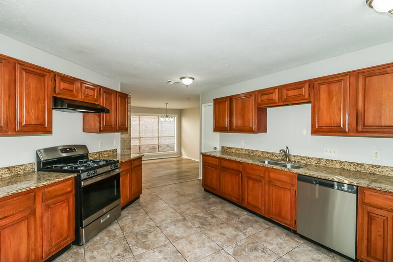 1,750/Mo, 1418 Hunters Park Dr Missouri City, TX 77489 Kitchen View 2