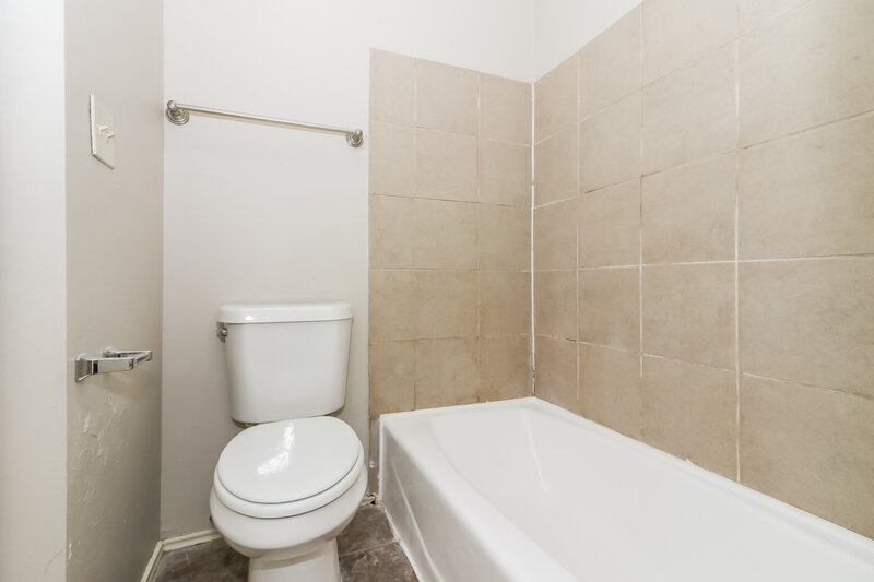 1,750/Mo, 1418 Hunters Park Dr Missouri City, TX 77489 Main Bathroom View 2