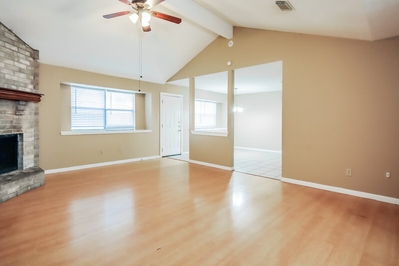 1,775/Mo, 16530 Quail Park Dr Missouri City, TX 77489 Living Room View 2