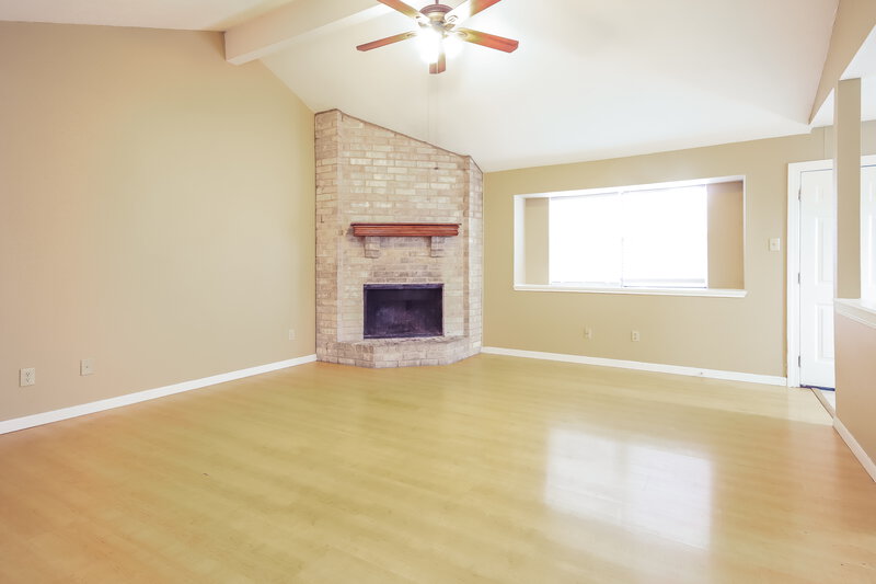 1,775/Mo, 16530 Quail Park Dr Missouri City, TX 77489 Living Room View 3