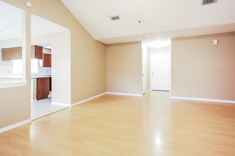 1,775/Mo, 16530 Quail Park Dr Missouri City, TX 77489 Living Room View 4