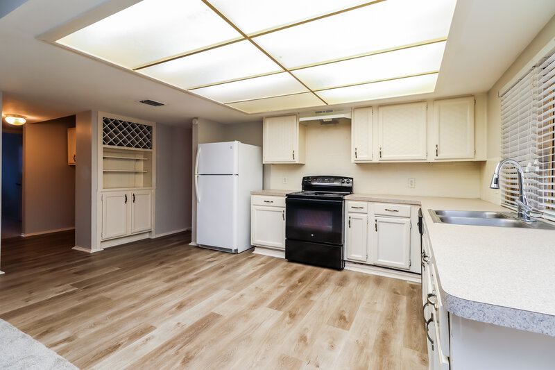 2,120/Mo, 2215 Woodglen Dr Missouri City, TX 77489 Kitchen View 2