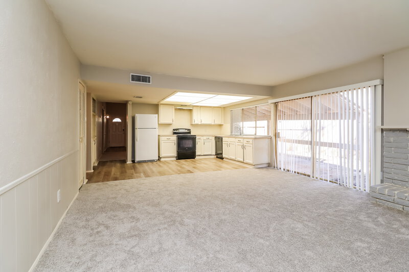 2,120/Mo, 2215 Woodglen Dr Missouri City, TX 77489 Family Room View