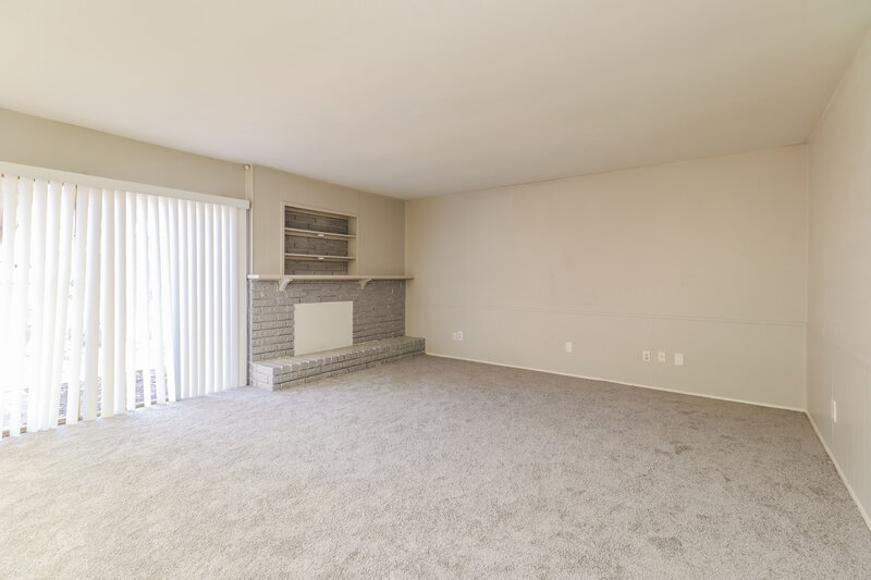 2,120/Mo, 2215 Woodglen Dr Missouri City, TX 77489 Family Room View 2