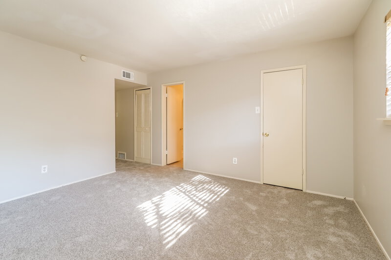 2,120/Mo, 2215 Woodglen Dr Missouri City, TX 77489 Main Bedroom View 2