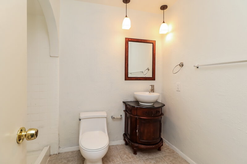2,120/Mo, 2215 Woodglen Dr Missouri City, TX 77489 Main Bathroom View