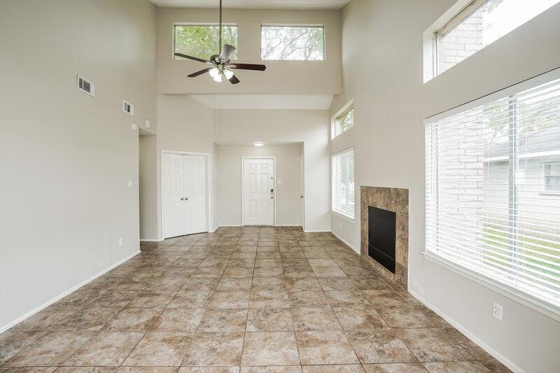 1,730/Mo, 7531 Glenbriar Pl Missouri City, TX 77489 Living Room View 2