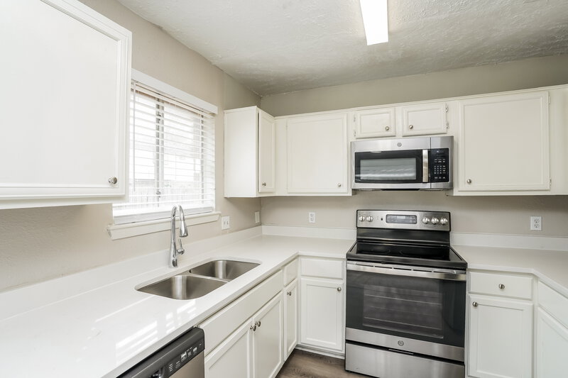 1,730/Mo, 7531 Glenbriar Pl Missouri City, TX 77489 Kitchen View 2