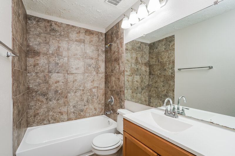 1,730/Mo, 7531 Glenbriar Pl Missouri City, TX 77489 Bathroom View