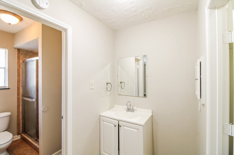 1,665/Mo, 15102 Four Winds Dr Missouri City, TX 77489 Main Bathroom View