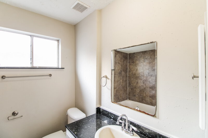 1,665/Mo, 15102 Four Winds Dr Missouri City, TX 77489 Bathroom View