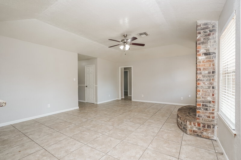 1,720/Mo, 2515 Village Circle Dr Katy, TX 77493 Living Room View