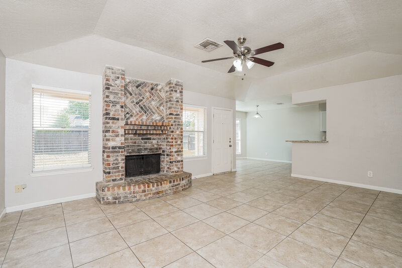 1,720/Mo, 2515 Village Circle Dr Katy, TX 77493 Living Room View 2