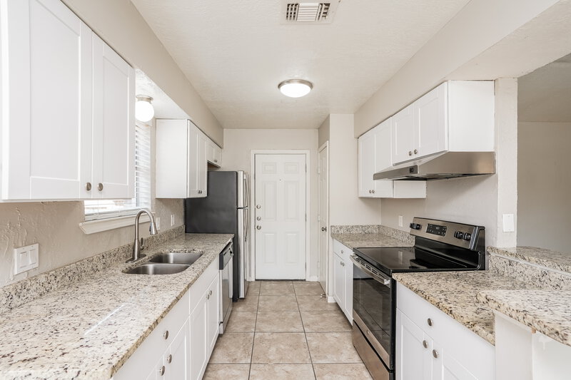 1,720/Mo, 2515 Village Circle Dr Katy, TX 77493 Kitchen View 2