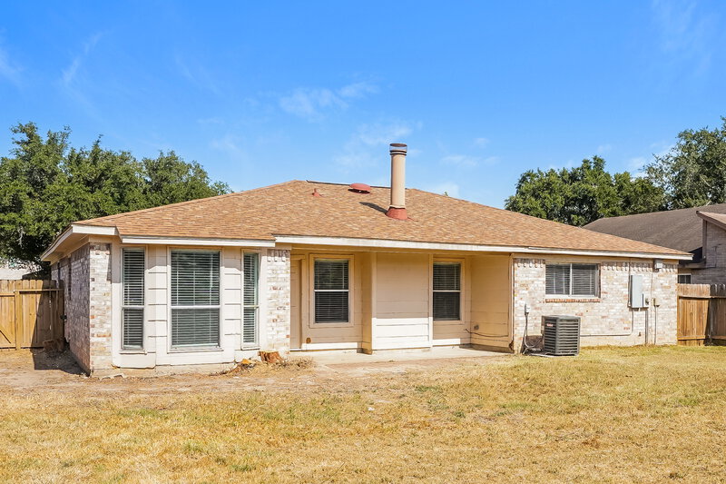 1,720/Mo, 2515 Village Circle Dr Katy, TX 77493 Rear View 2