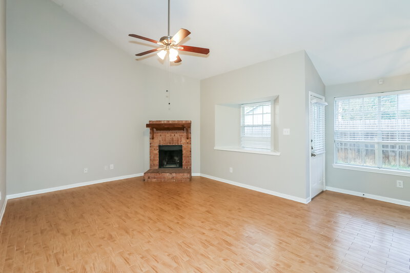 1,650/Mo, 10003 Tahoka Ln Sugar Land, TX 77498 Living Room View