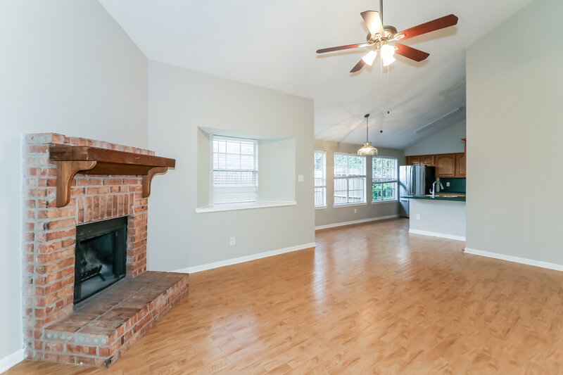 1,650/Mo, 10003 Tahoka Ln Sugar Land, TX 77498 Living Room View 2