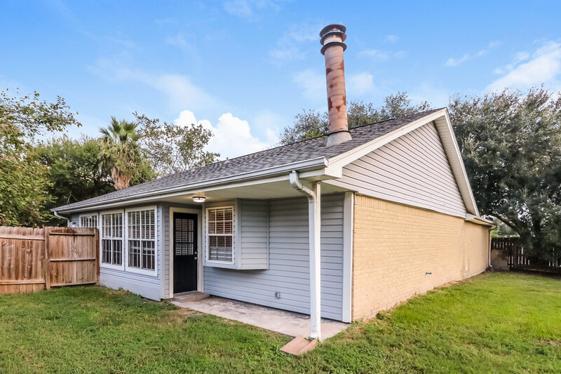 1,650/Mo, 10003 Tahoka Ln Sugar Land, TX 77498 Rear View 2