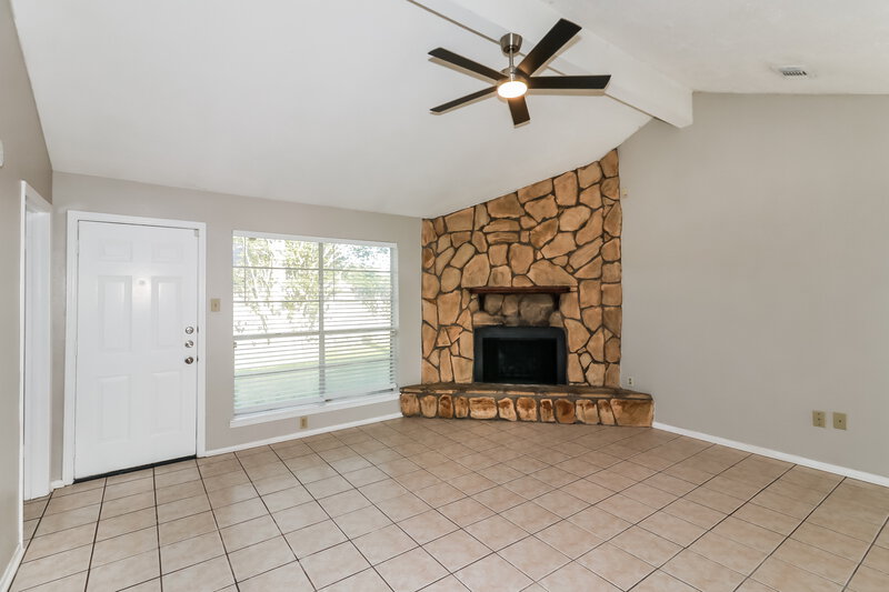 1,840/Mo, 10111 King Ranch Ln Sugar Land, TX 77498 Living Room View