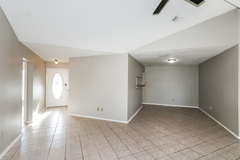 1,840/Mo, 10111 King Ranch Ln Sugar Land, TX 77498 Living Room View 2