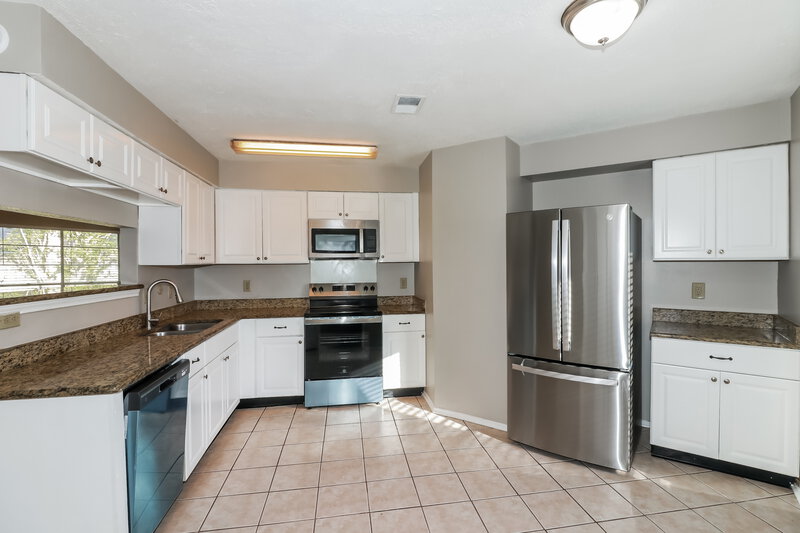 1,840/Mo, 10111 King Ranch Ln Sugar Land, TX 77498 Kitchen View
