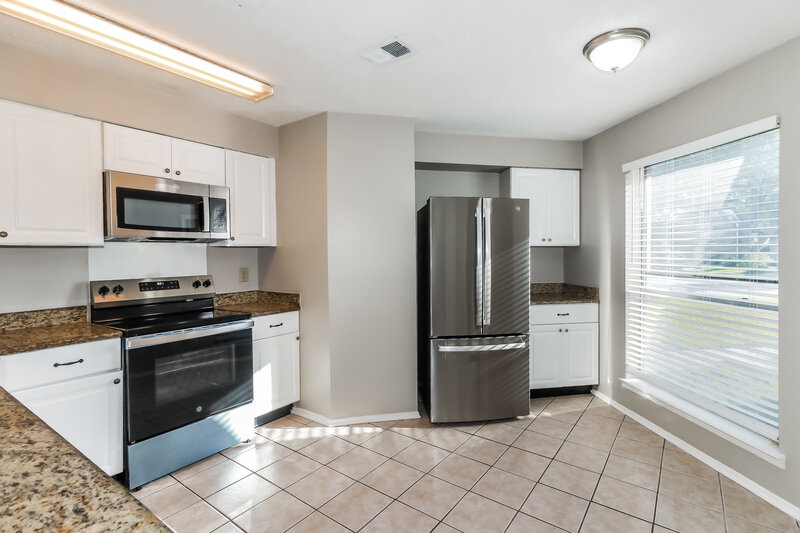 1,840/Mo, 10111 King Ranch Ln Sugar Land, TX 77498 Kitchen View 2