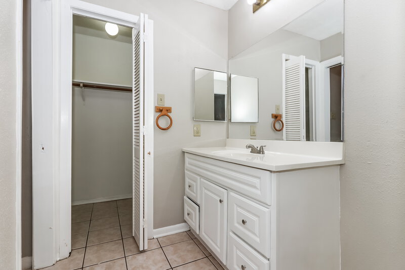 1,840/Mo, 10111 King Ranch Ln Sugar Land, TX 77498 Main Bathroom View