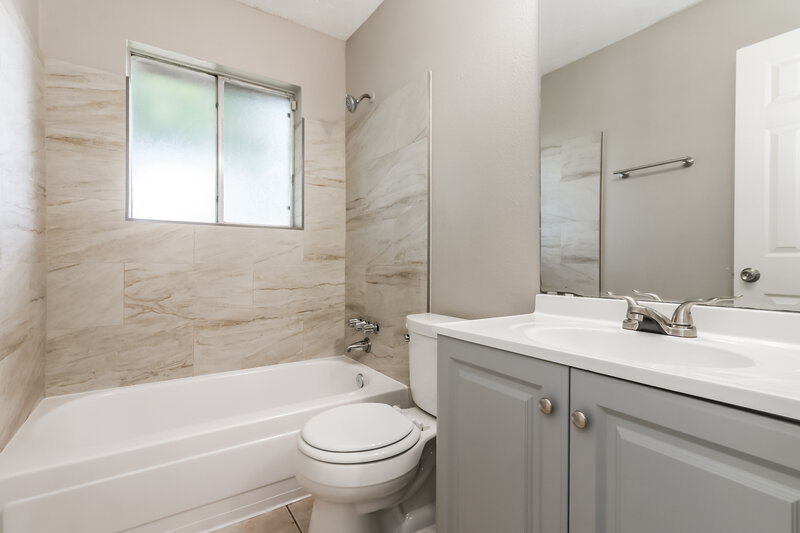1,840/Mo, 10111 King Ranch Ln Sugar Land, TX 77498 Bathroom View
