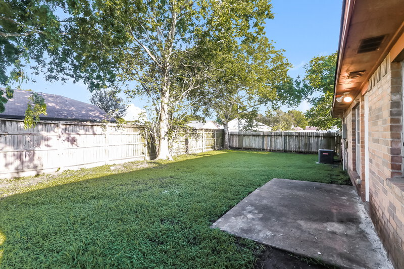 1,840/Mo, 10111 King Ranch Ln Sugar Land, TX 77498 Rear View