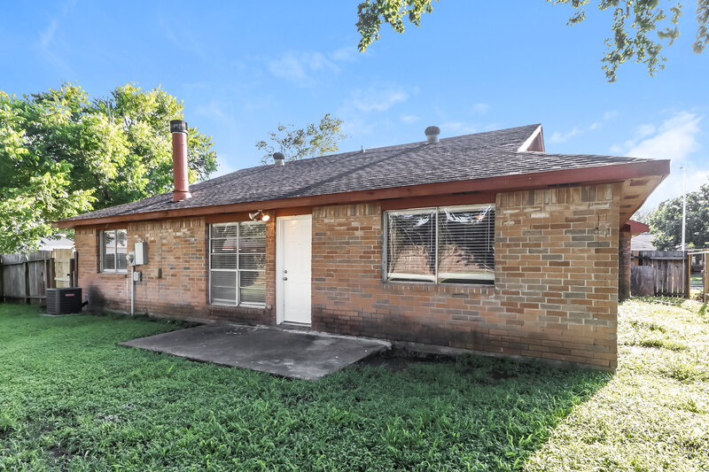 1,840/Mo, 10111 King Ranch Ln Sugar Land, TX 77498 Rear View 2