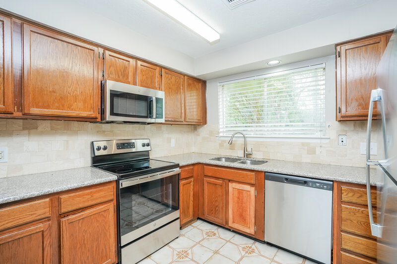 1,965/Mo, 10234 Rancho Bernardo Ln Sugar Land, TX 77498 Kitchen View