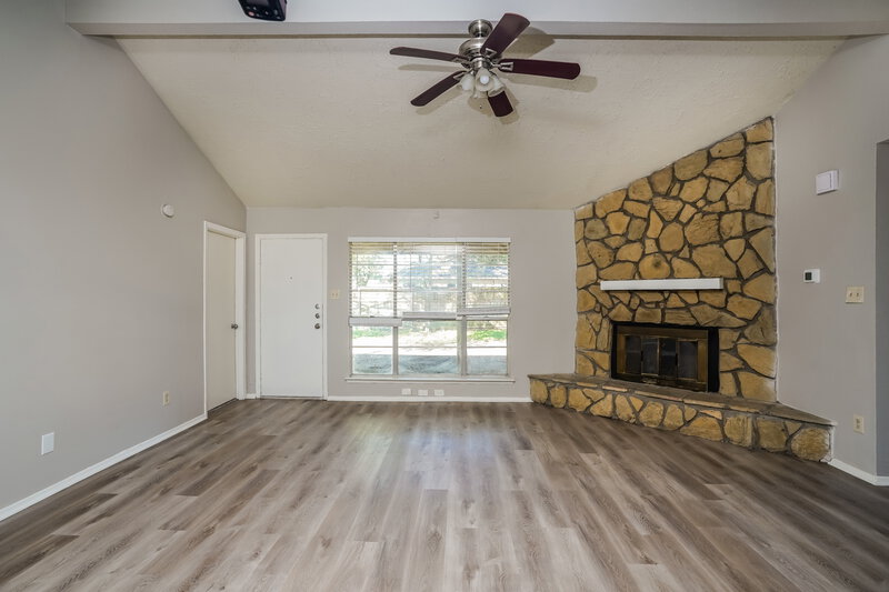 1,785/Mo, 10118 Hollow Canyon Dr Sugar Land, TX 77498 Living Room View
