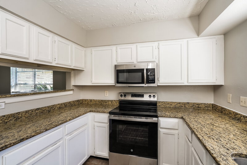 1,785/Mo, 10118 Hollow Canyon Dr Sugar Land, TX 77498 Kitchen View