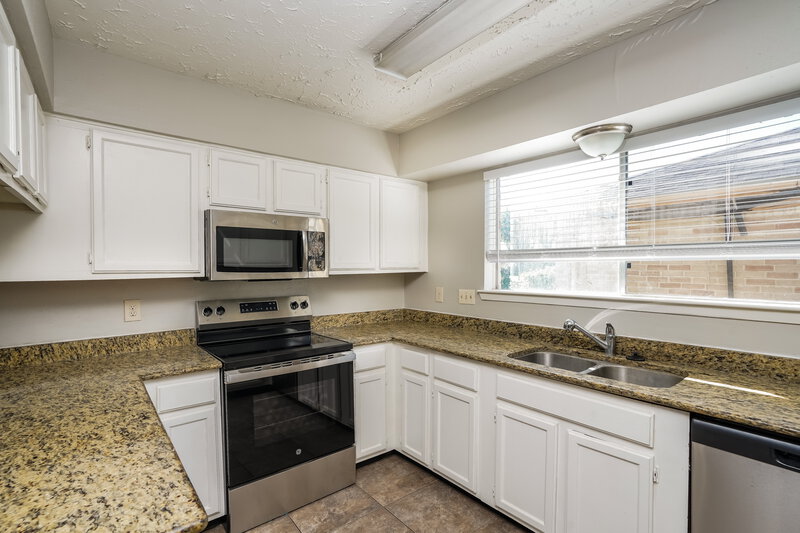 1,785/Mo, 10118 Hollow Canyon Dr Sugar Land, TX 77498 Kitchen View 2