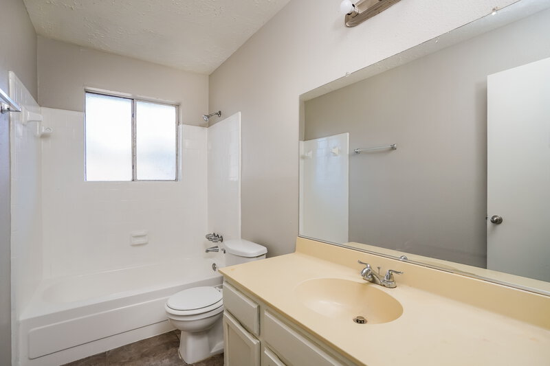 1,785/Mo, 10118 Hollow Canyon Dr Sugar Land, TX 77498 Bathroom View