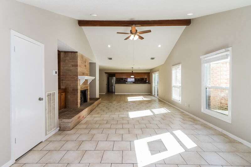 1,640/Mo, 1611 Bodart Circle Houston, TX 77090 Living Room View 2