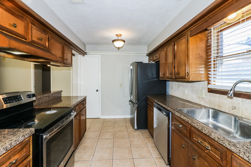 1,640/Mo, 1611 Bodart Circle Houston, TX 77090 Kitchen View