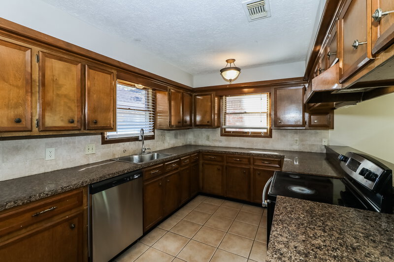 1,640/Mo, 1611 Bodart Circle Houston, TX 77090 Kitchen View 2