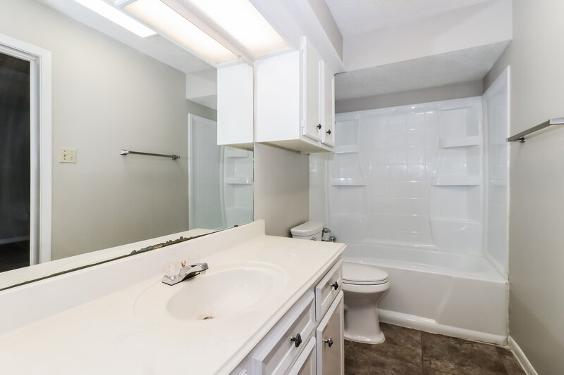 1,640/Mo, 1611 Bodart Circle Houston, TX 77090 Bathroom View